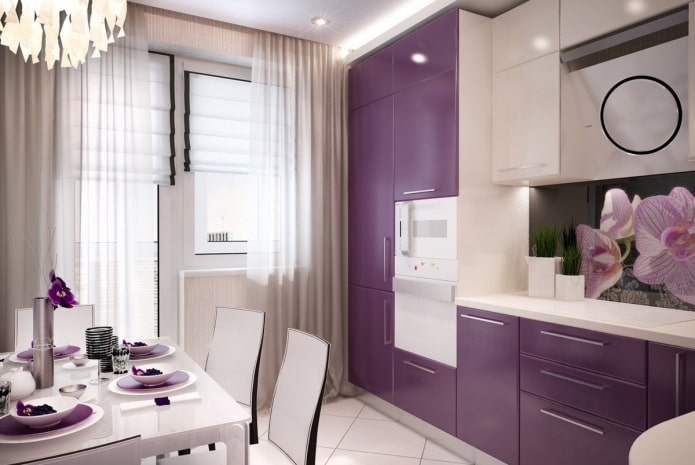 verhot keittiön sisätiloissa violetteina
