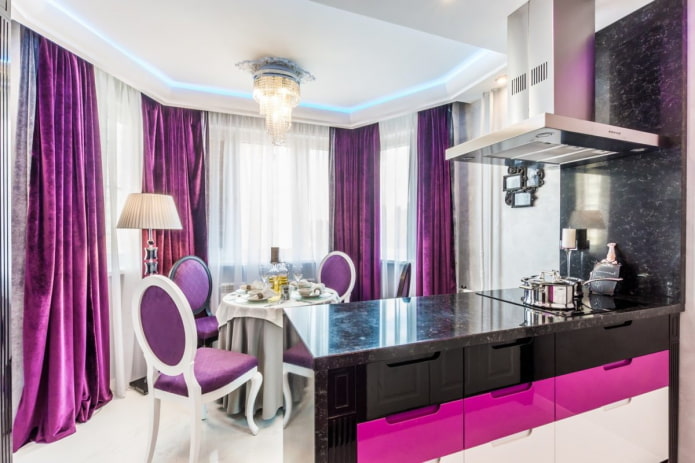 aizkari virtuves interjerā violetos toņos