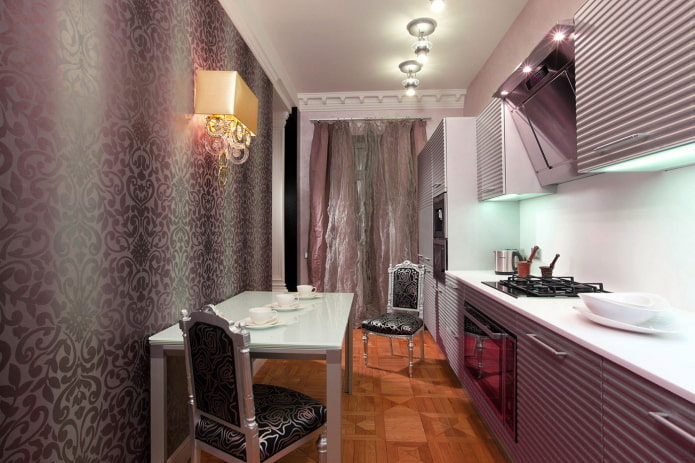 tapeta we wnętrzu kuchni w odcieniach fioletu