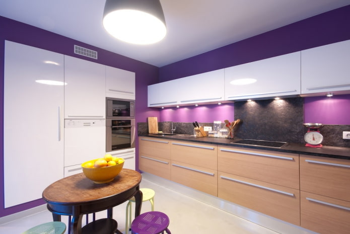 finisând bucătăria în tonuri violet