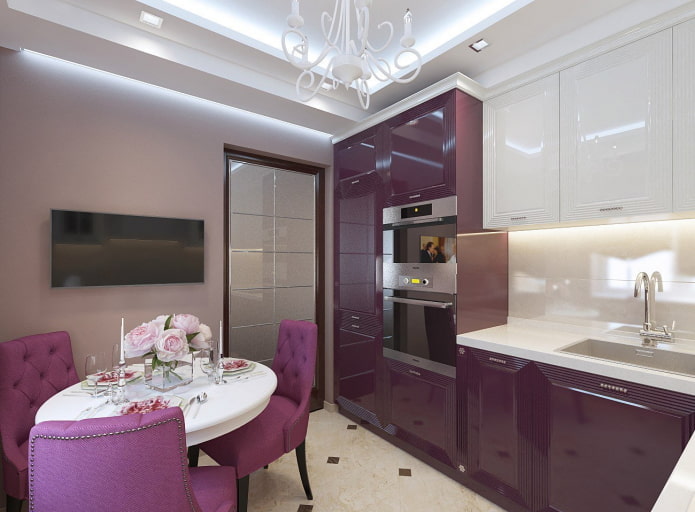 mēbeles virtuves interjerā violetos toņos