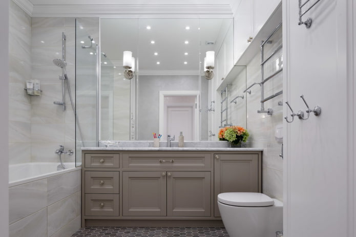 vonios kambario interjeras neoklasikinio stiliaus