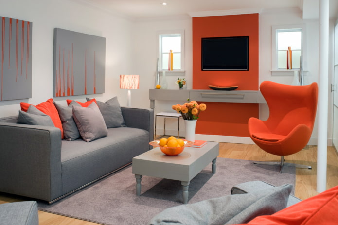 design interiéru v šedo-oranžových barvách