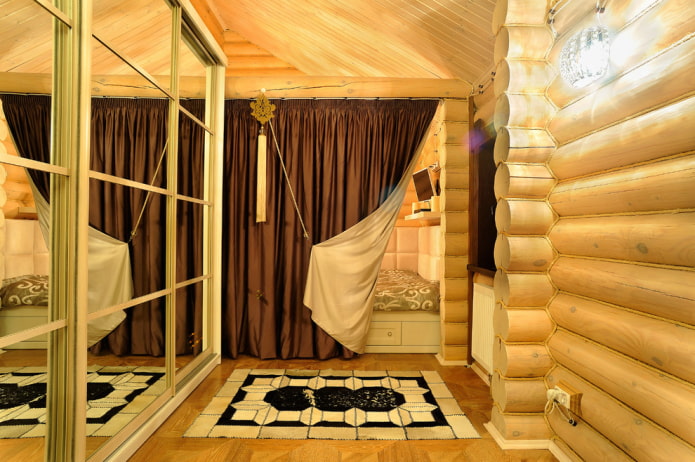 текстил във вътрешността на дървена къща