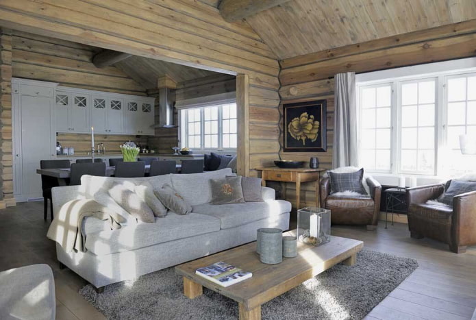 Interior de casa de toras de estilo escandinavo