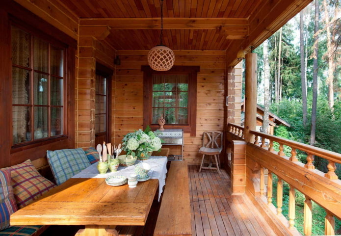 עיצוב מרפסת בחלקו הפנימי של בית עץ עץ
