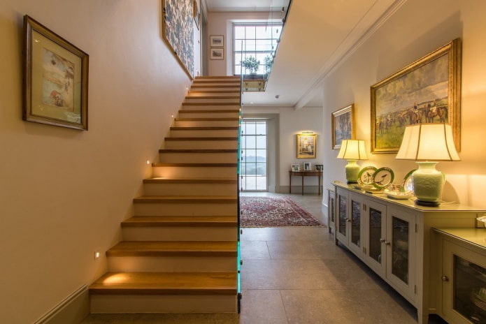 forme de trepte de scări în interiorul casei