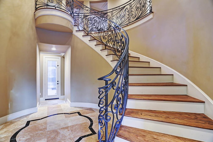 trappe design i det indre af et privat hus