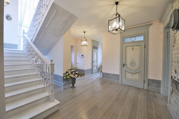 Provanso stiliaus namo interjero laiptai