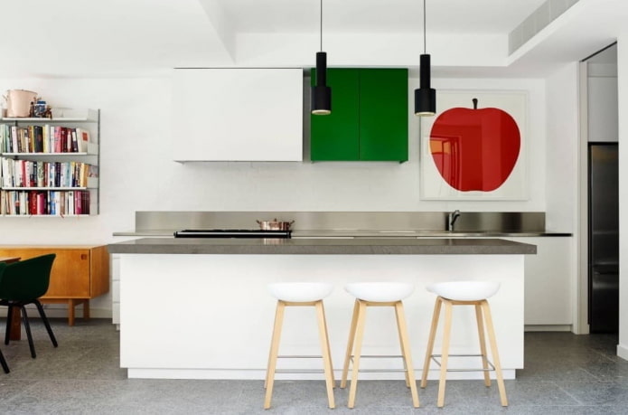 Keuken met gekleurd decor
