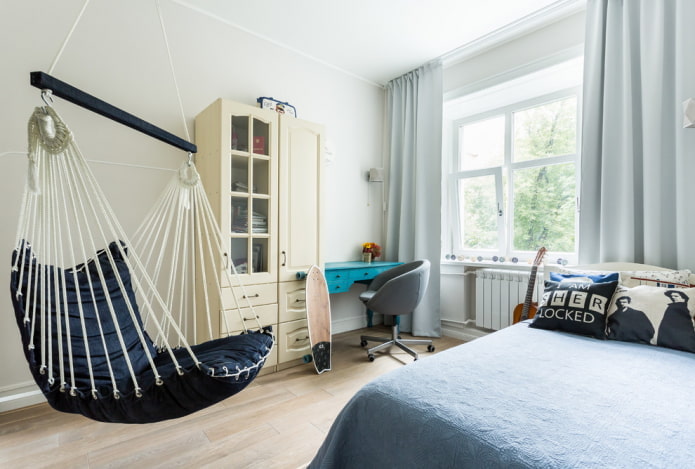 det indre af en teenagers værelse i skandinavisk stil