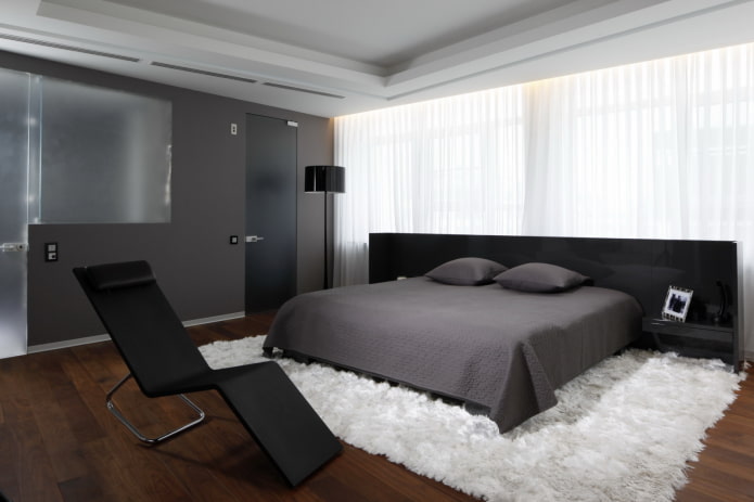 tekstilizstrādājumi guļamistabas interjerā augsto tehnoloģiju stilā