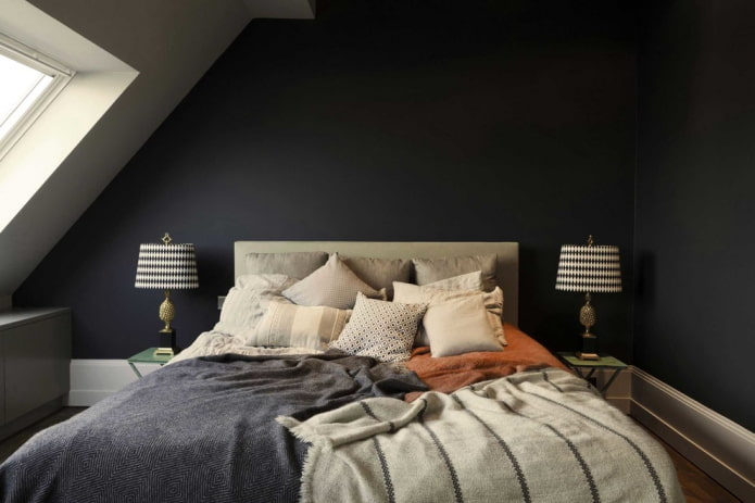 tekstiilit makuuhuoneen sisätiloissa mustilla väreillä