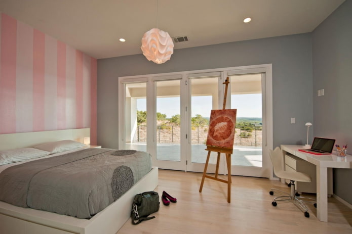 غرفة نوم من الداخل باللون الرمادي والوردي