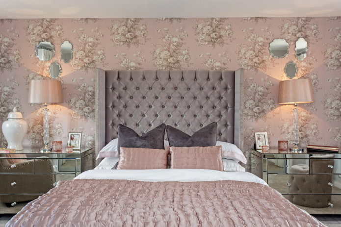 neoklasyczna różowa sypialnia