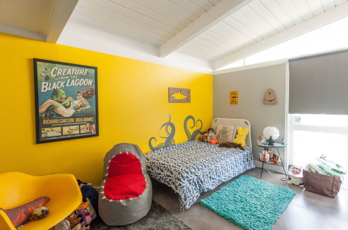 interieur van een slaapkamer voor een jongen in gele tinten