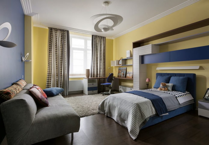 indre af et soveværelse til en dreng i gule toner