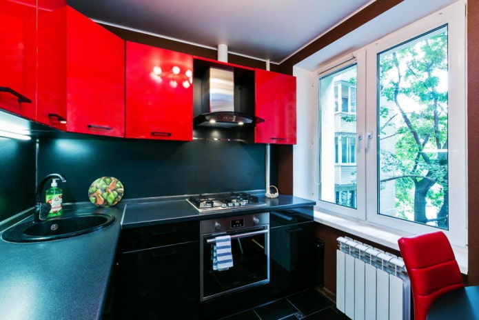 Rode en zwarte keuken in Chroesjtsjov