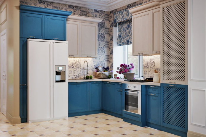 smėlio ir mėlynos spalvos virtuvės interjeras