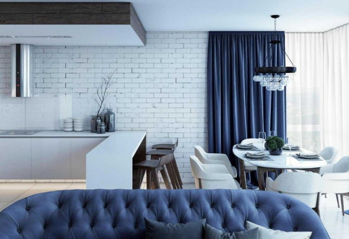 mėlynos spalvos atspalvių virtuvės-svetainės interjeras