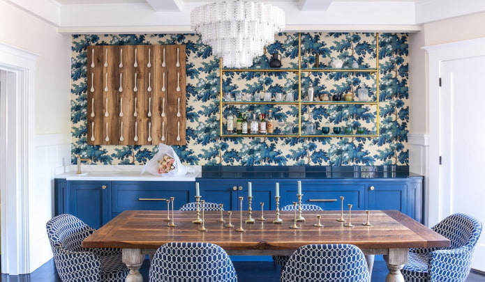 tapetes virtuves interjerā zilos toņos