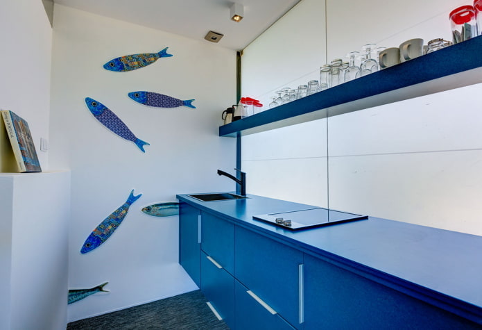 taustakuva keittiön sisätiloissa sinisillä sävyillä