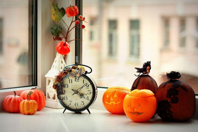 Перваз на прозорец с есенна тема