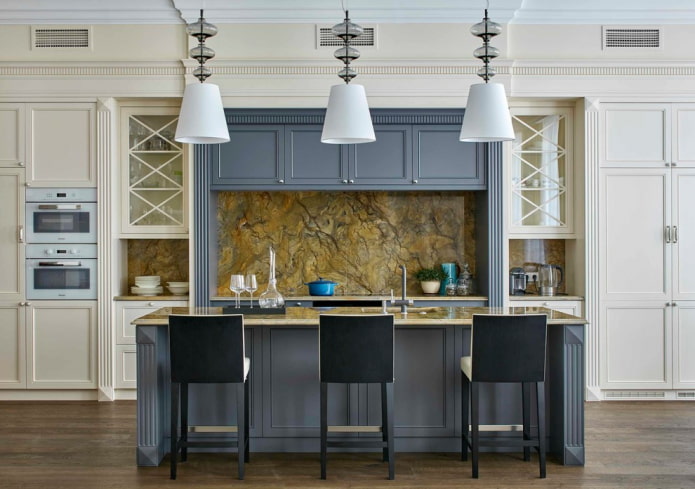 sala virtuves interjerā neoklasicisma stilā