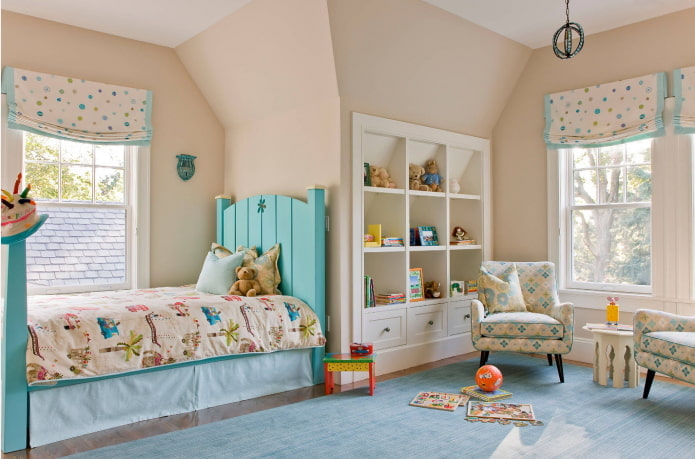 béžový a modrý interiér dětského pokoje