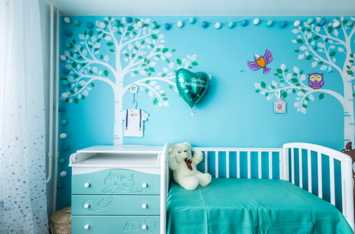 עיצוב פנים של חדר הילדים בגוונים כחולים