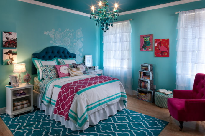 hàng dệt may và trang trí trong nội thất của nhà trẻ với tông màu xanh lam