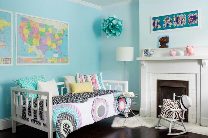hàng dệt may và trang trí trong nội thất của nhà trẻ với tông màu xanh lam