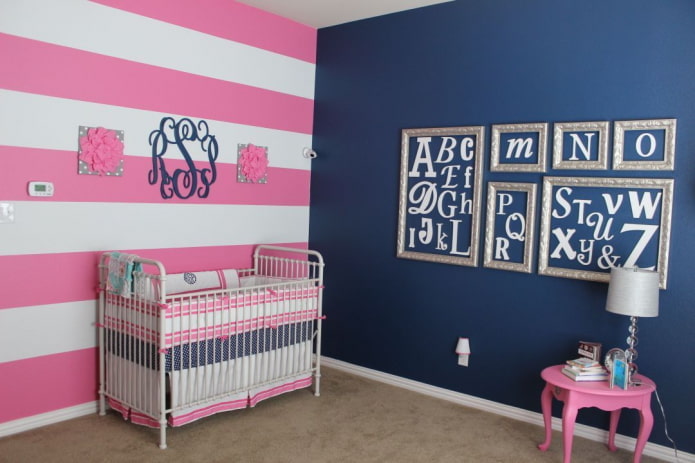 zili rozā interjers bērnu istabā