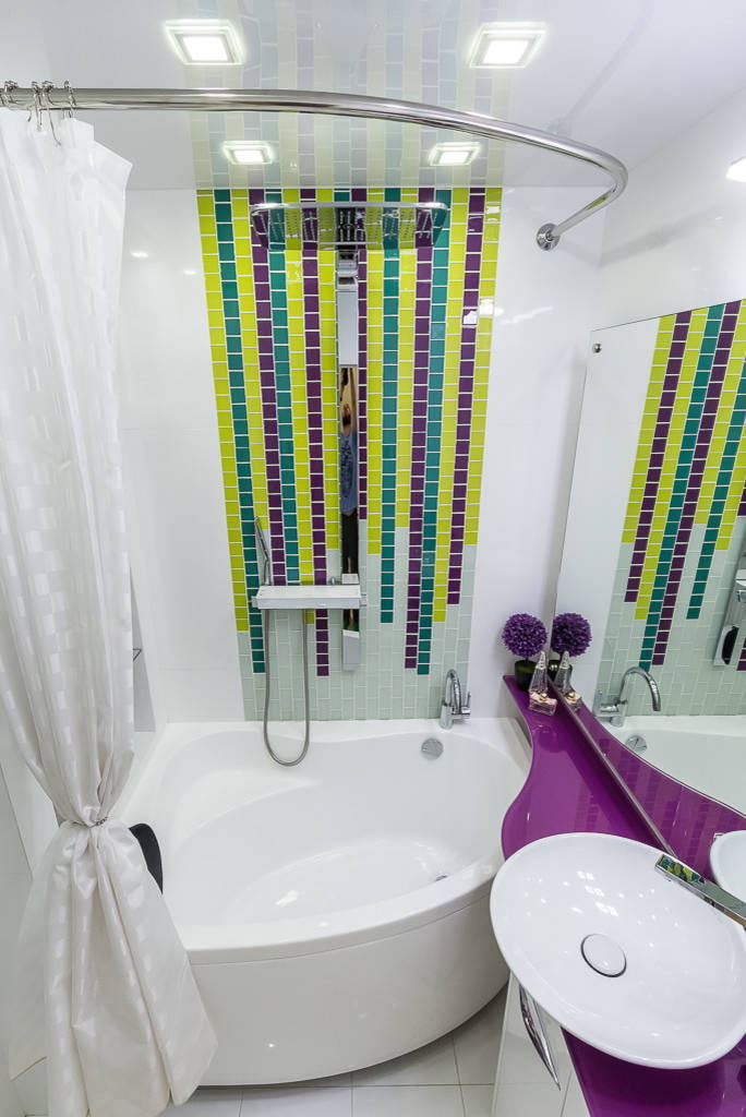 Banyera cantonera amb dutxa