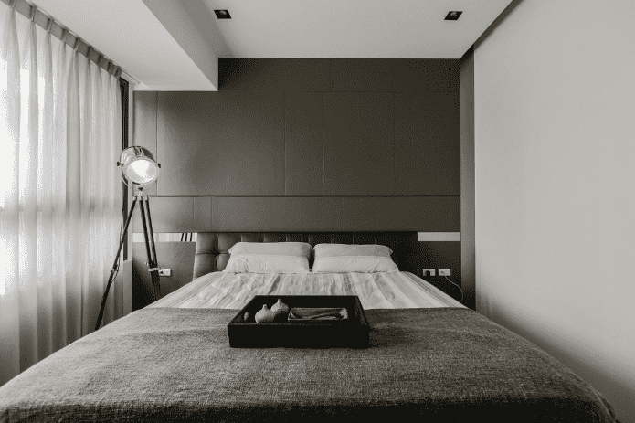 الإضاءة في داخل غرفة النوم بأسلوب بسيط
