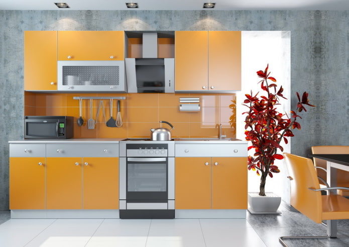virtuves interjers pelēkoranžās krāsās