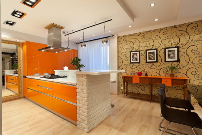 tapety v interiéri kuchyne v oranžových tónoch