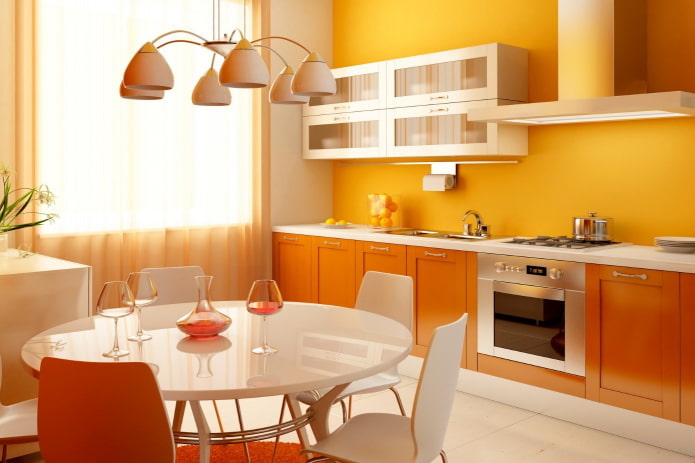 tapetai virtuvės interjere oranžinių tonų