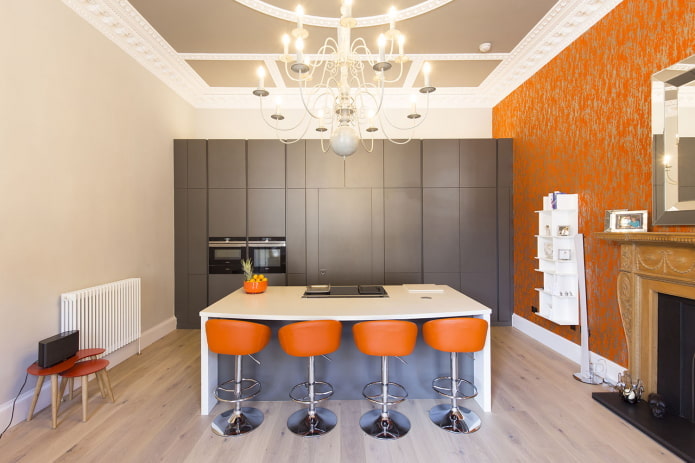 tapety v interiéru kuchyně v oranžových tónech