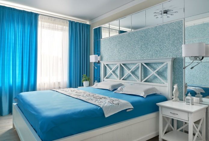 mēbeles zilās guļamistabas interjerā