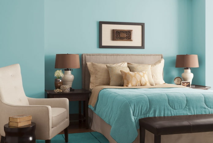 smėlio ir mėlynos spalvos miegamojo interjeras