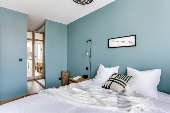 interiorul unui dormitor albastru în stil scandinav