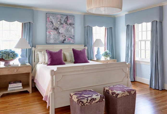 lila-sininen makuuhuoneen sisustus