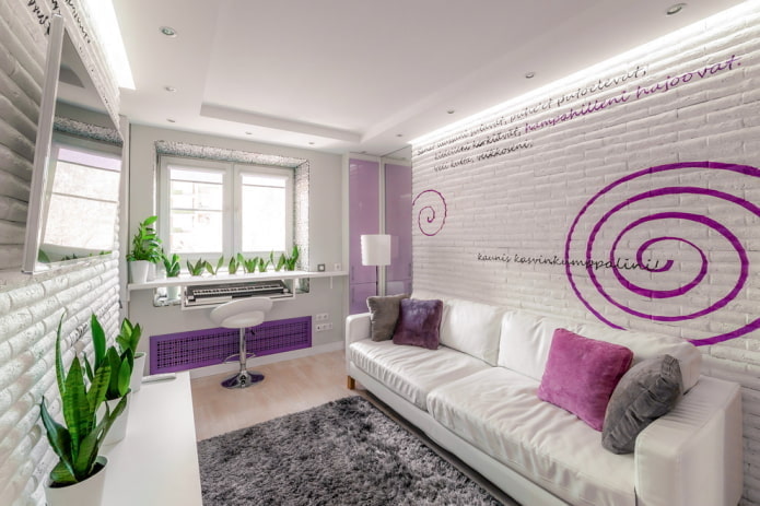 bílý interiér obývacího pokoje s jasnými akcenty