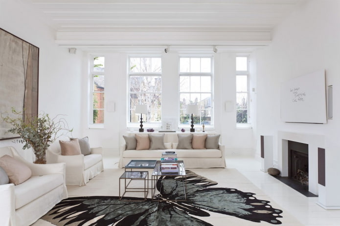 výzdoba a osvetlenie obývacej izby v bielej farbe