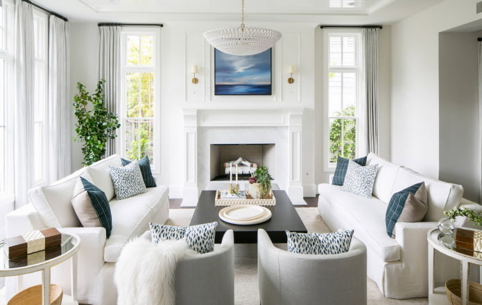design interiéru obývacího pokoje v bílých barvách