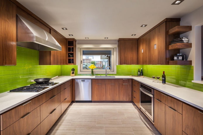 virtuvės interjeras žaliai rudais tonais