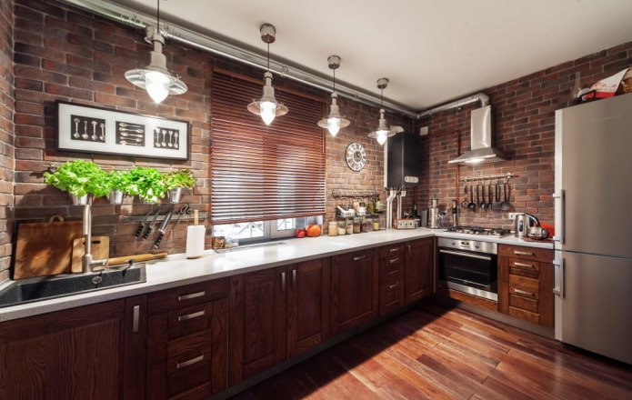 lofto stiliaus virtuvė rudais tonais