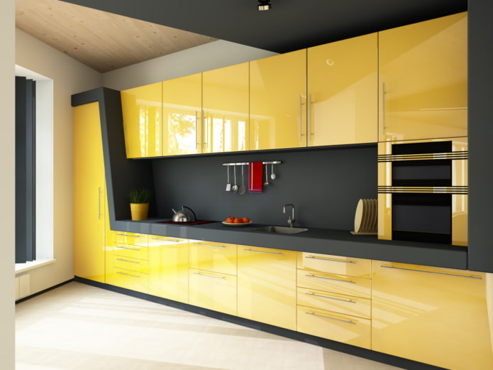 interiér kuchyne v čiernej a žltej farbe