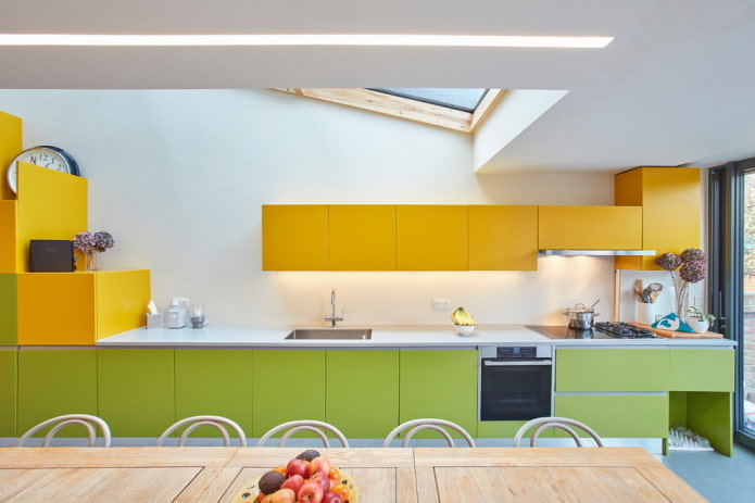 interior bucătărie în tonuri galben-verzui
